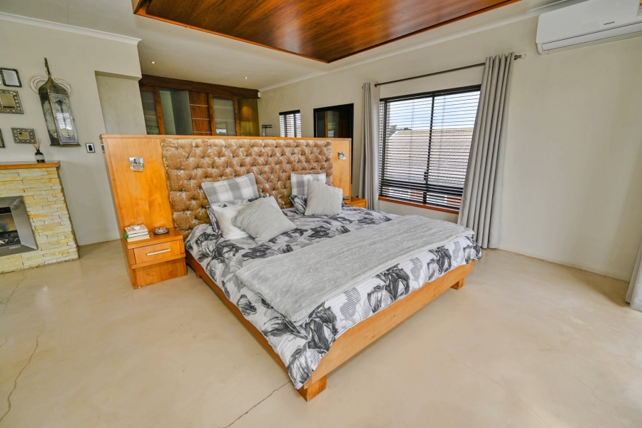 5 Bedroom Property for Sale in Vierlanden Western Cape
